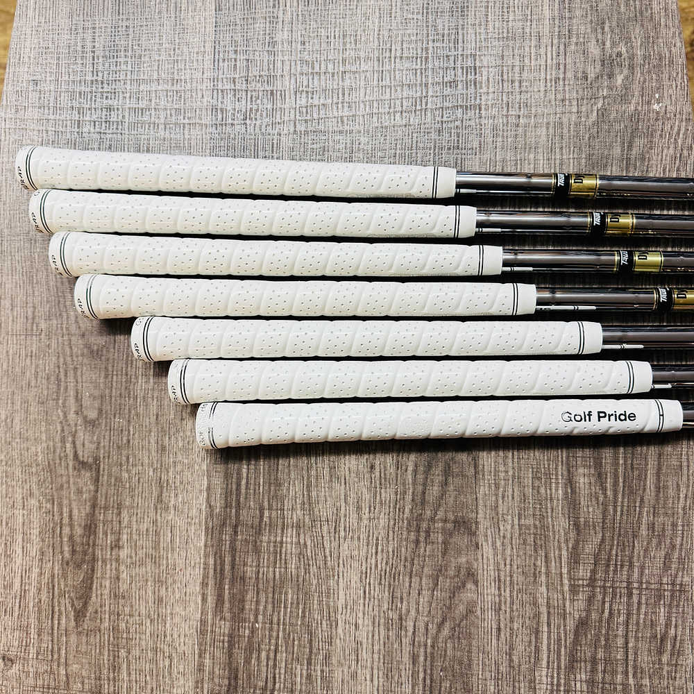 ZX7 MK II Black Iron Set 4-PW / Dynamic Gold Steel, X Stiff