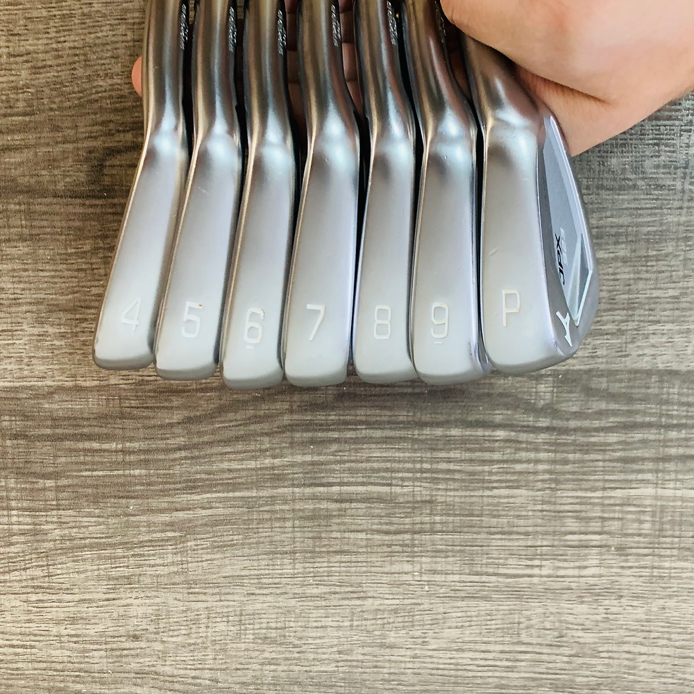 JPX 923 Tour Iron Set 4-P / Dynamic Gold Steel, Stiff