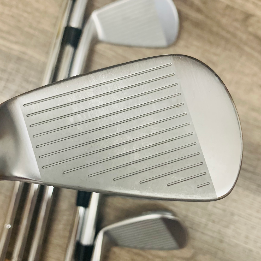 JPX 923 Tour Iron Set 4-P / Dynamic Gold Steel, Stiff