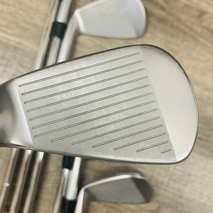 JPX 923 Tour Iron Set 4-P / Dynamic Gold Steel, Stiff