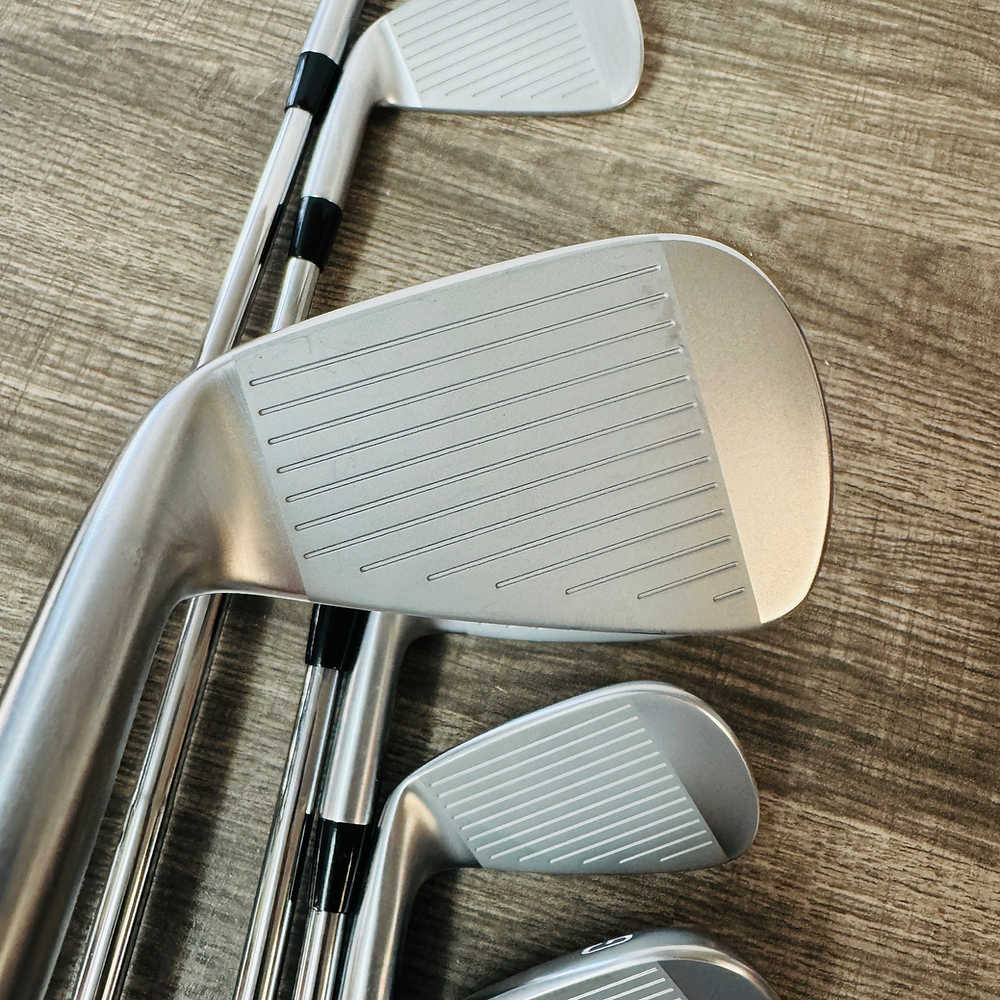 JPX 923 Tour Iron Set 5-G / Dynamic Gold Steel, X Stiff