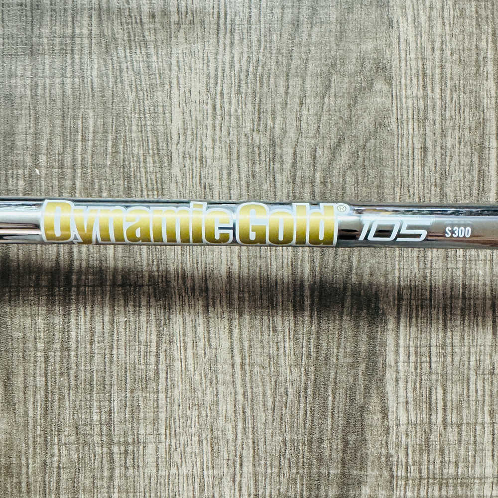 JPX 925 Hot Metal Pro Iron Set 4-P / Dynamic Gold a 105, Stif