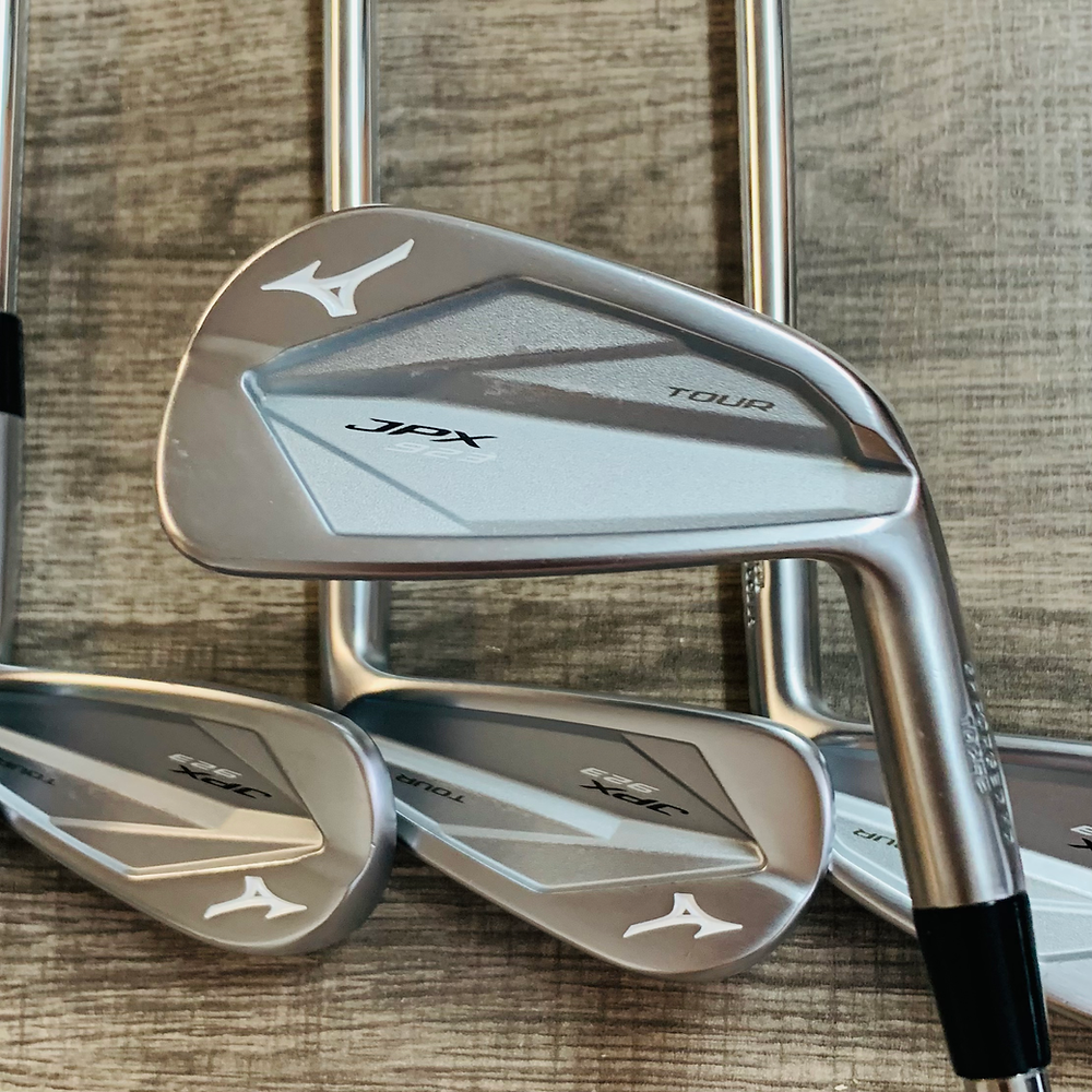 JPX 923 Tour Iron Set 4-P / Dynamic Gold Steel, Stiff