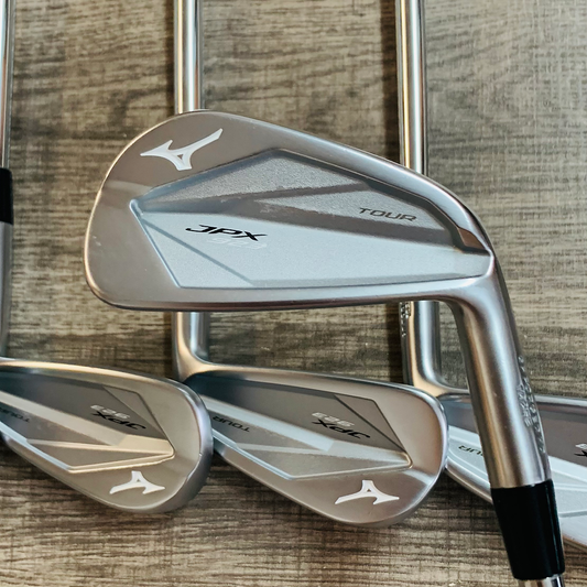 JPX 923 Tour Iron Set 4-P / Dynamic Gold Steel, Stiff