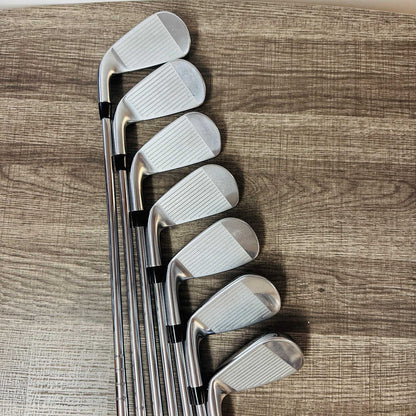 2023 T350 Iron Set 4-P / AMT Red Steel, Stiff