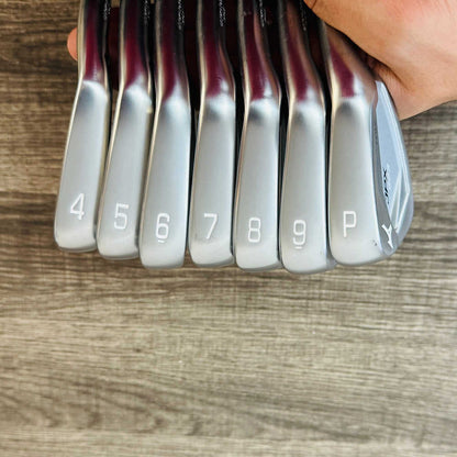 JPX 923 Tour Iron Set 4-P / Dynamic Gold Steel, Stiff