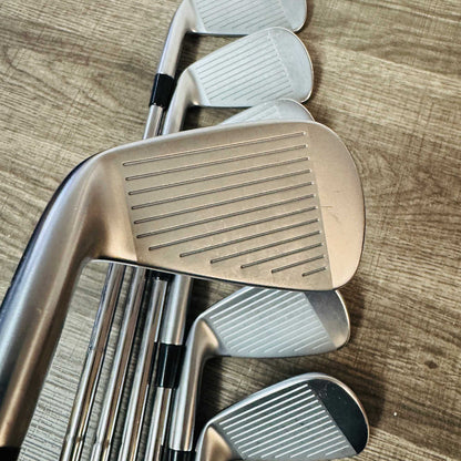 JPX 923 Tour Iron Set 4-P / Dynamic Gold Tour Issue Steel, X Stiff